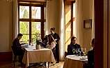Tisch mit 2 Personen Tisch mit 2 Personen